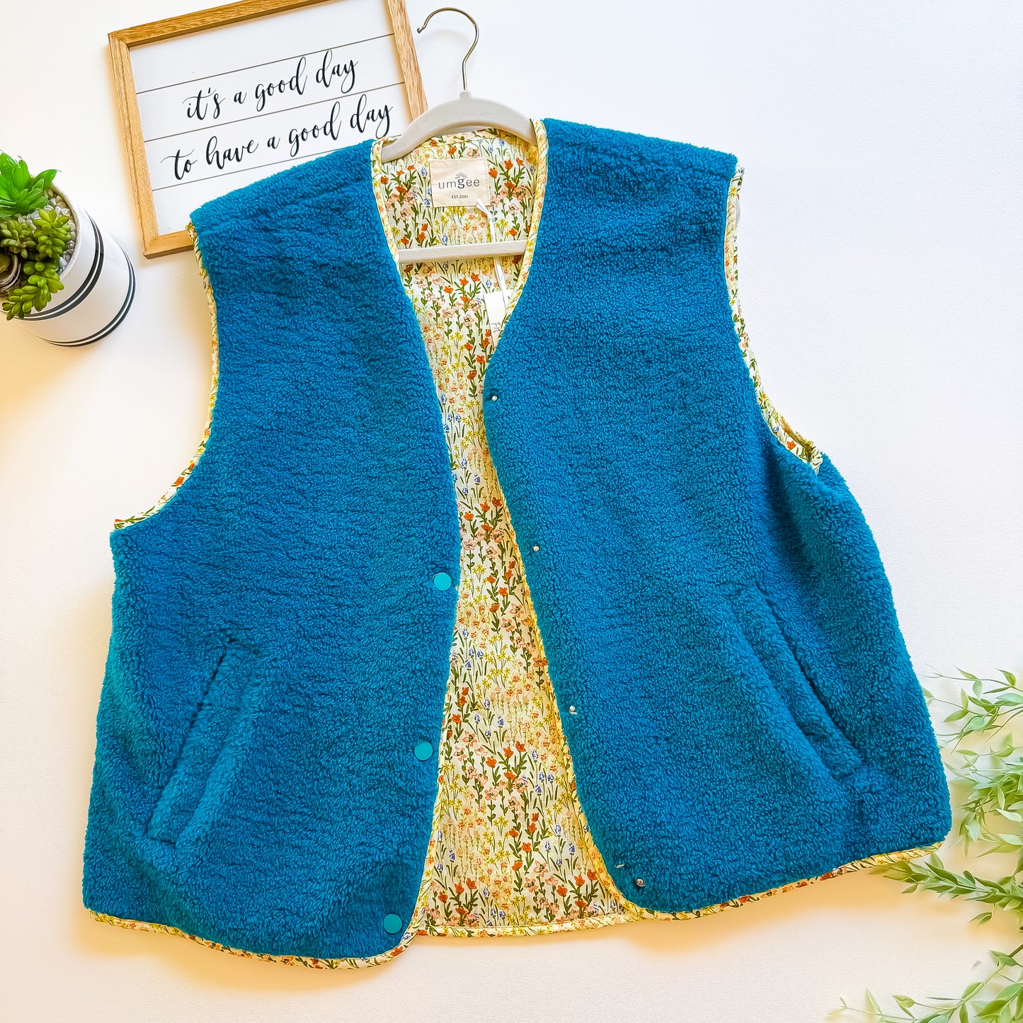Meadow Lined Teal Sherpa Snap Vest