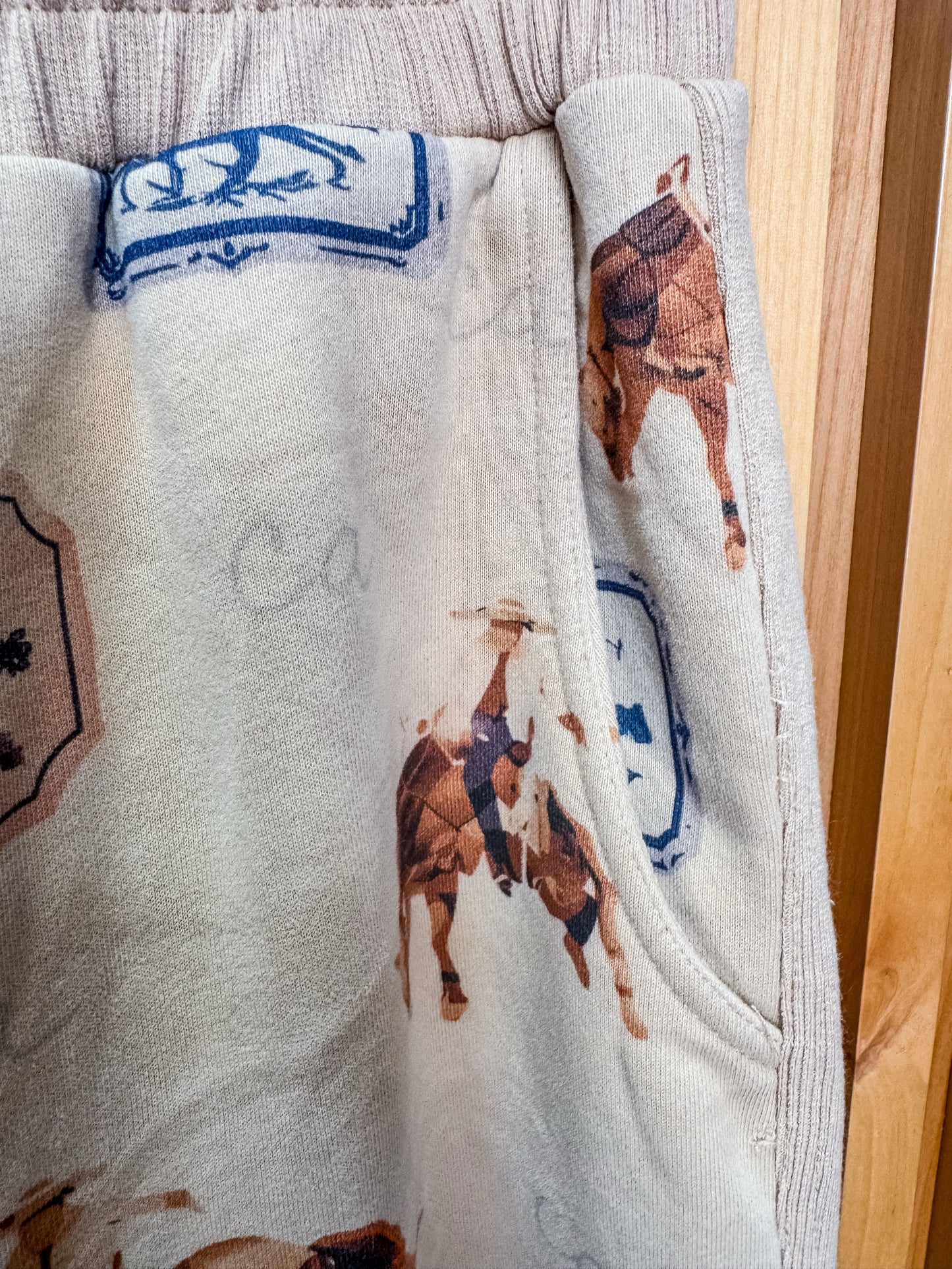 Jogger pocket and print detail