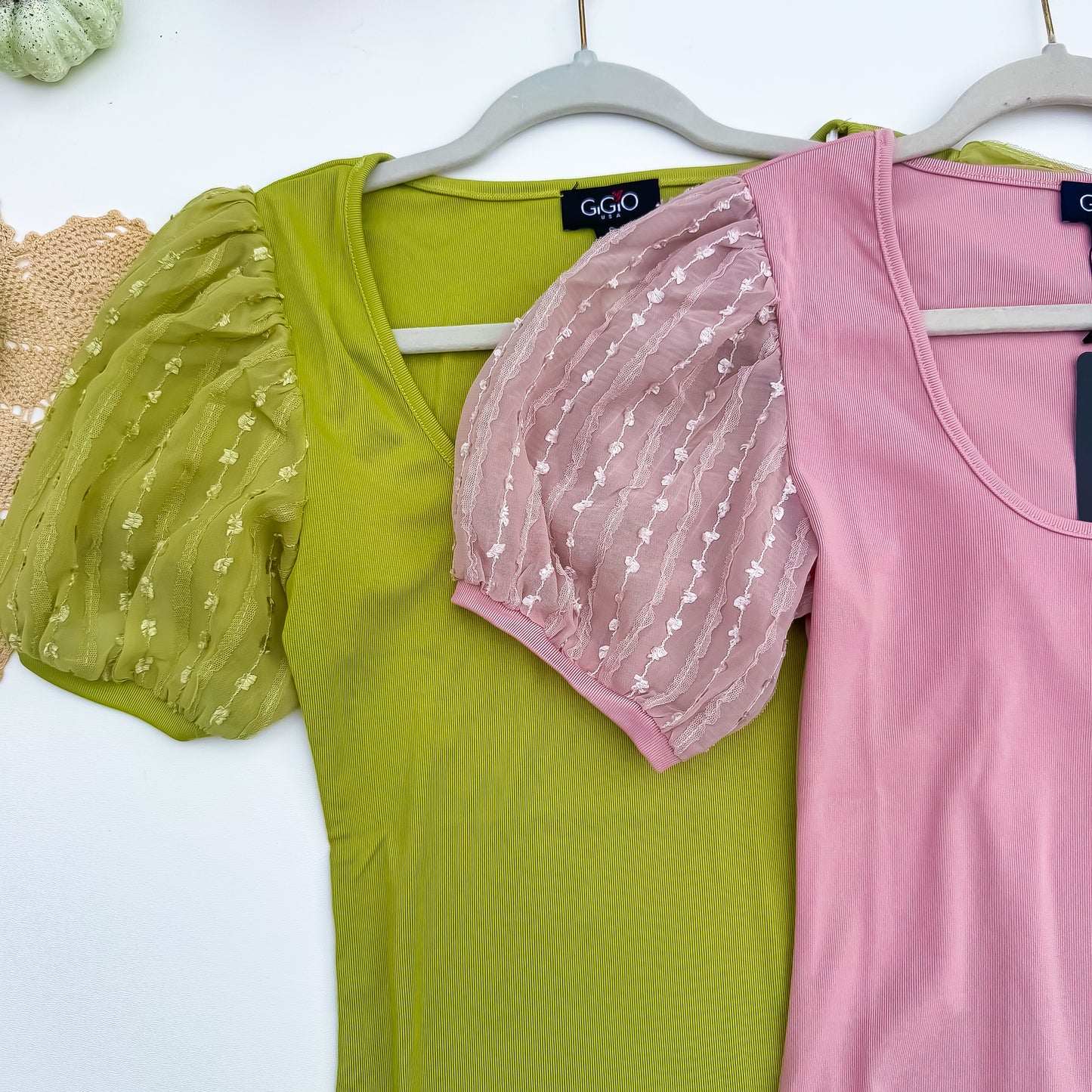 Sheer puff sleeve detail